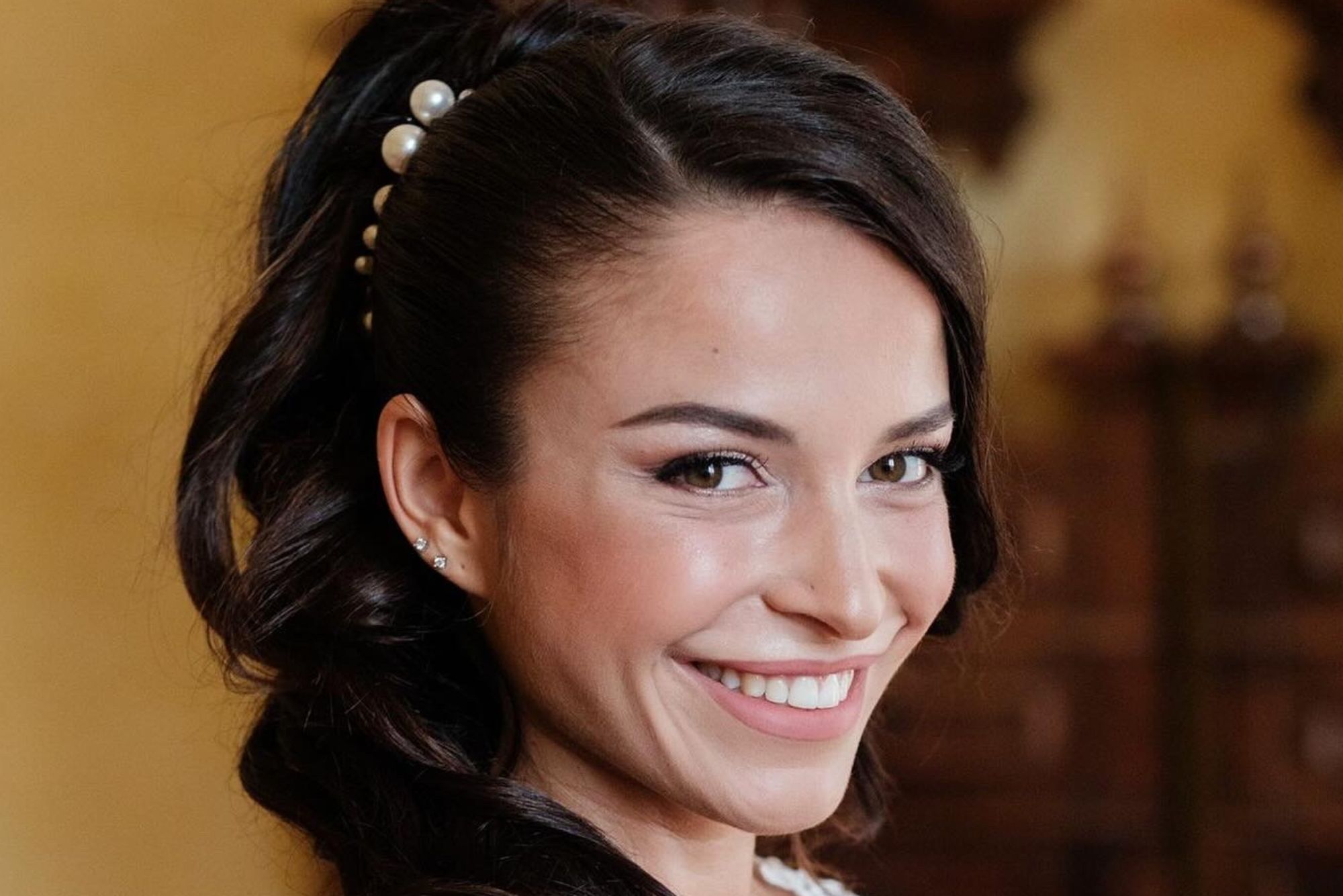 Trucco sposa per occhi marroni con soft liner ed effetto delicato